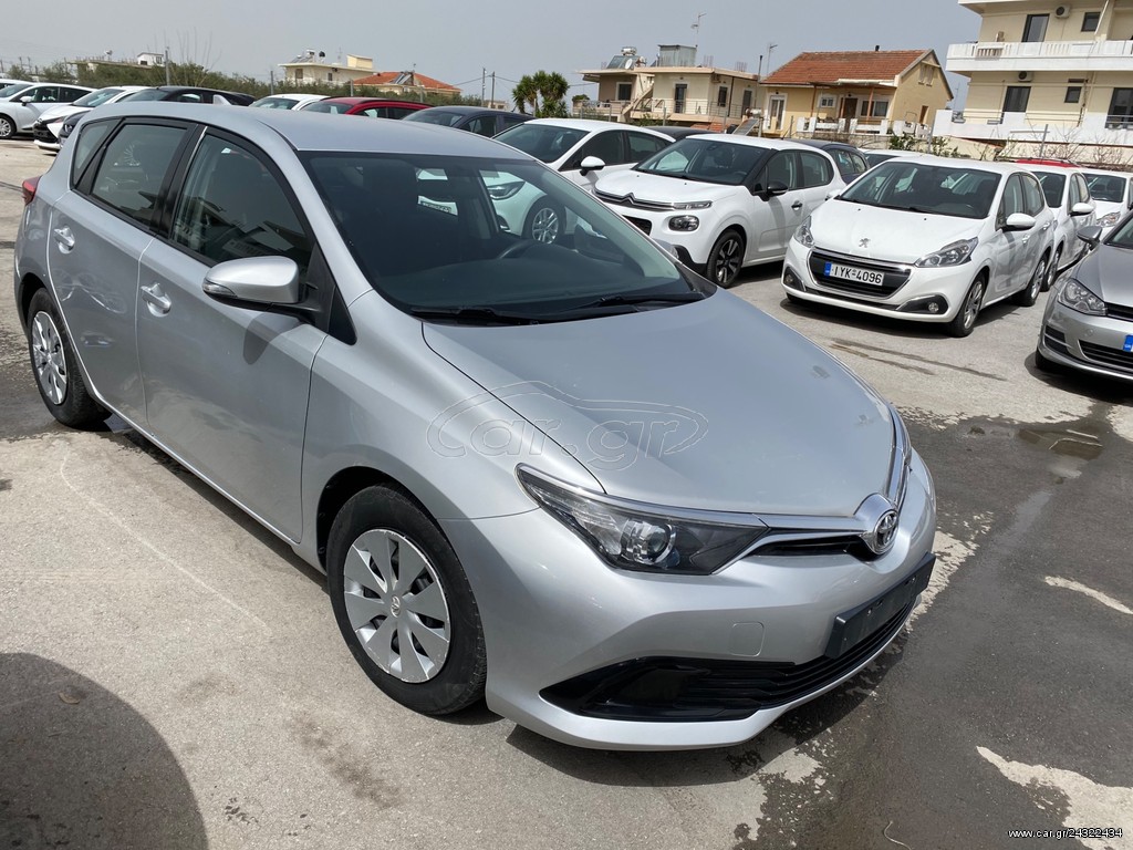 TOYOTA AURIS 2016