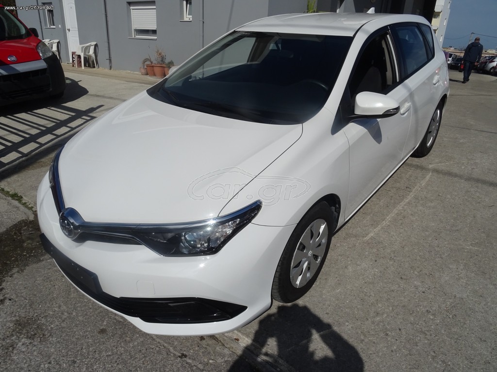 TOYOTA AURIS 2016