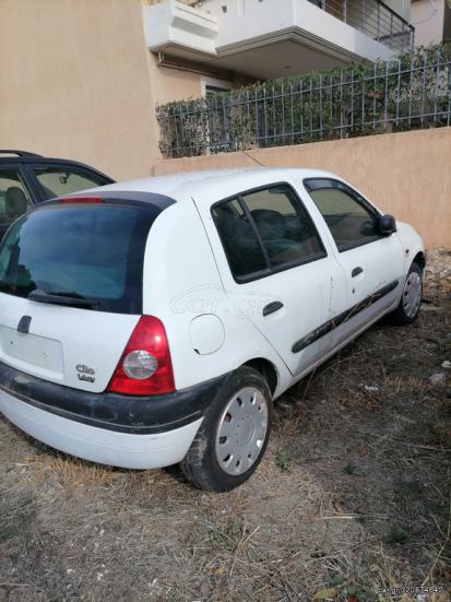 RENAULT CLIO 2001