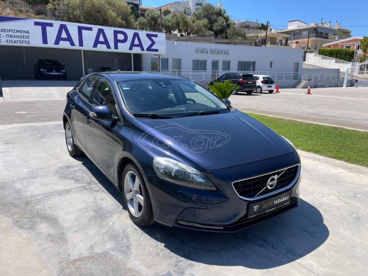 VOLVO V40 2016