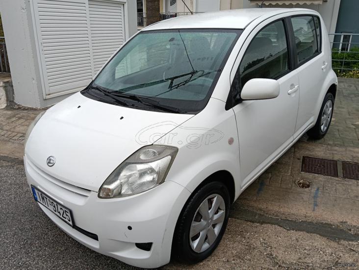 DAIHATSU SIRION 2011
