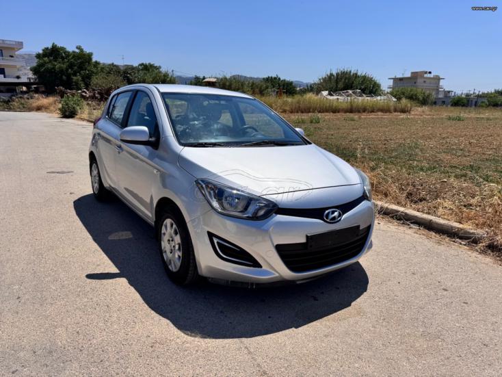HYUNDAI i20 2015