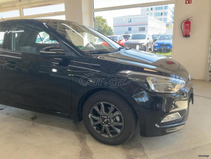 HYUNDAI i20 2017